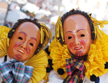 Zu sehen sind zwei Schramberger Narrenfiguren